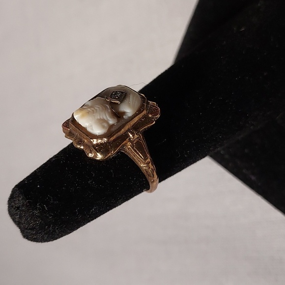 Vintage Hand Carved Cameo Ladies Ring With Diamond - Picture 2 of 10